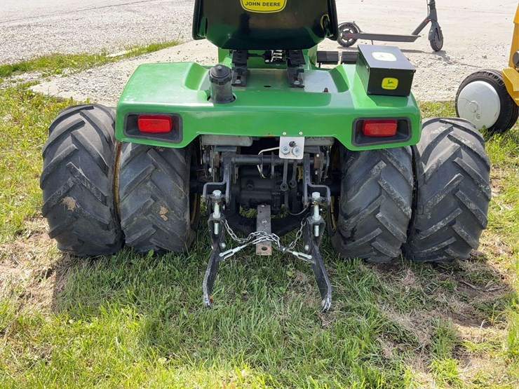john-deere-322-image-28