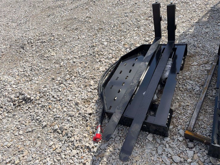 2026-giyi-hydraulic-skid-steer-forks-image-4