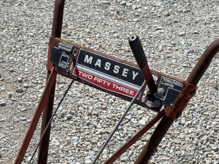 massey-ferguson-253-image-12