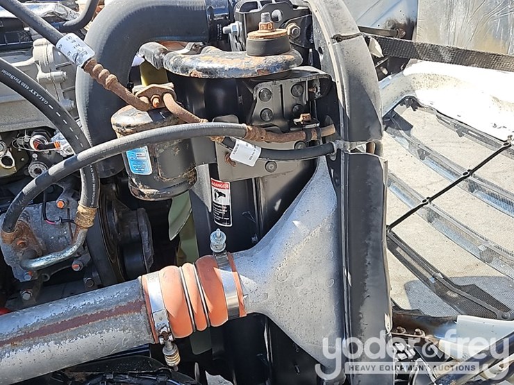 2020-freightliner-cascadia-126-image-30