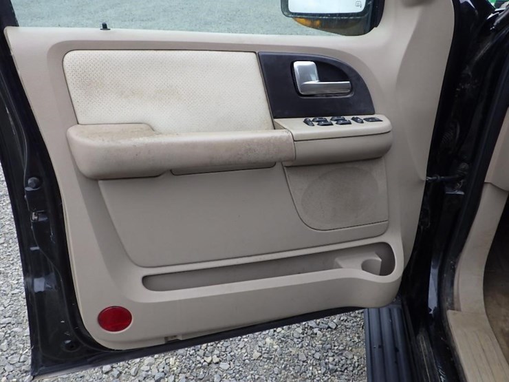 2003-ford-expedition-image-28