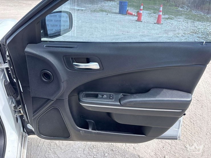 2018-dodge-charger-sedan-image-24