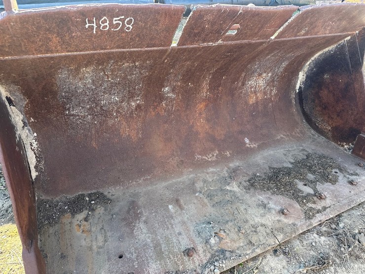 #4858-•-approx-112"-loader-bucket-image-6