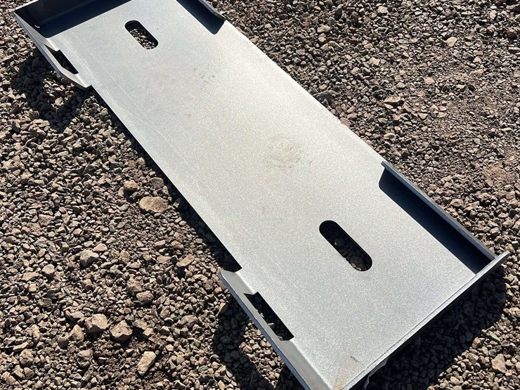 heavy-duty-solid-steel-skid-steer-mounting-plate-(new/unused)-image-3