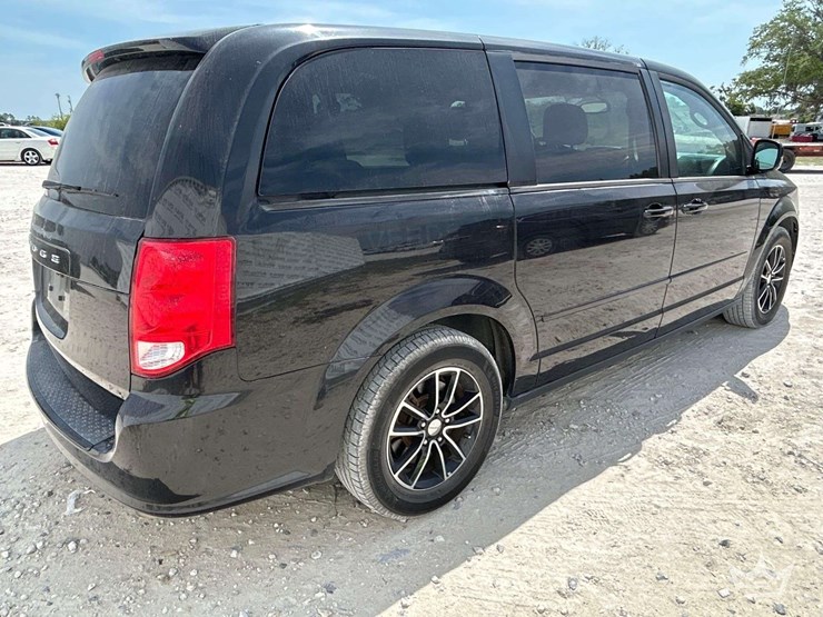 2017-dodge-grand-caravan-image-3