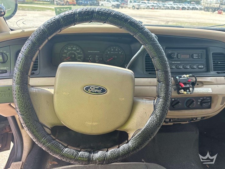 2007-ford-crown-victoria-sedan-image-13