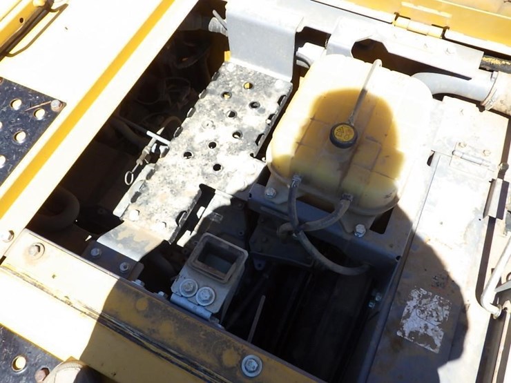 deere-245g-lc-image-36
