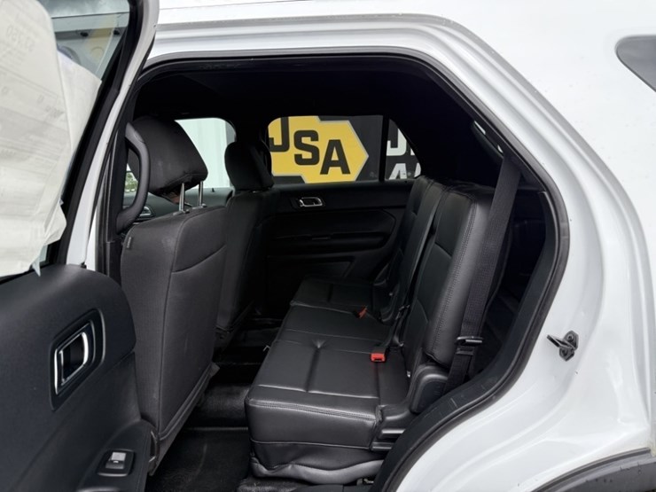 2018-ford-explorer-image-19