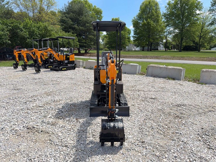 2026-miva-va13-mini-excavator-image-8