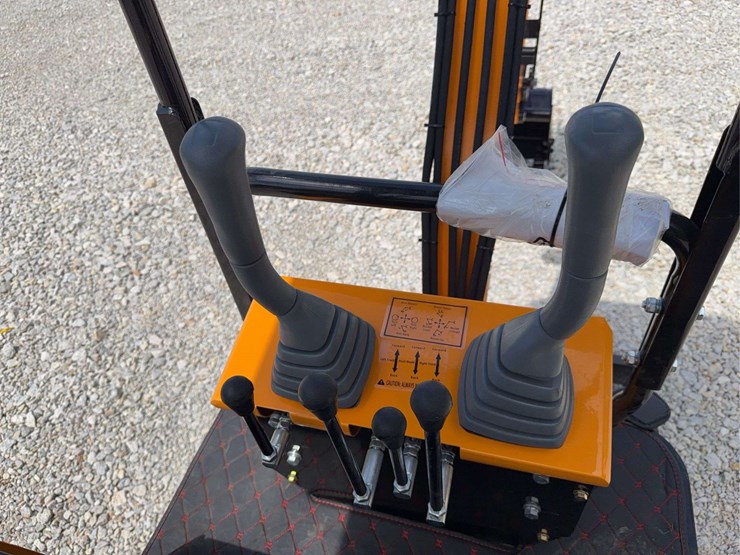 2026-miva-va13-mini-excavator-image-13