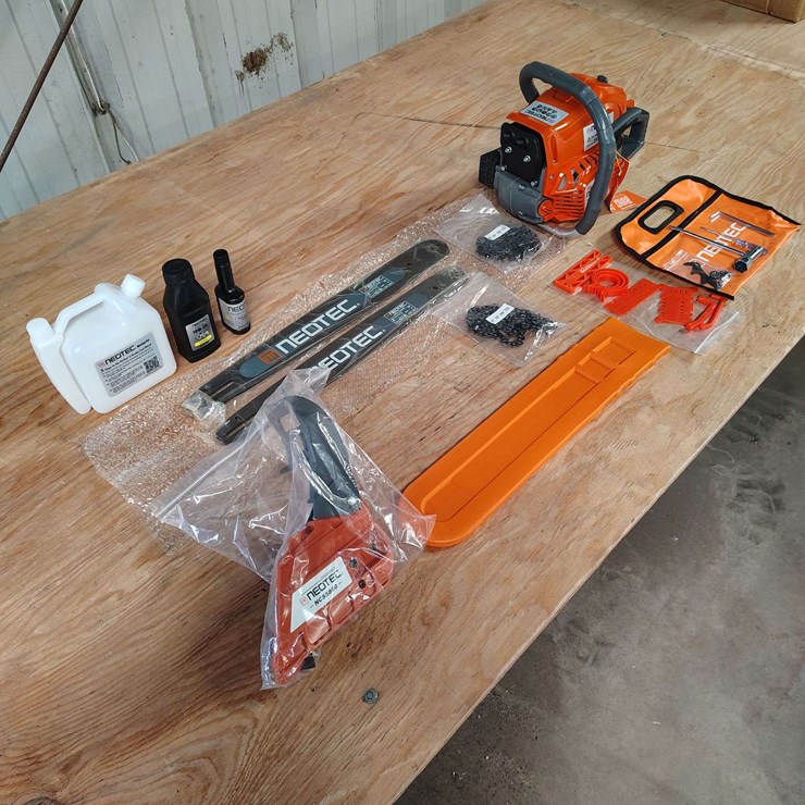 NEOTEC NCS5800 Gas Chainsaw Kit – 25:1 Fuel Mix – 20" & 18" Bars (Unassembled) (New/Unused)