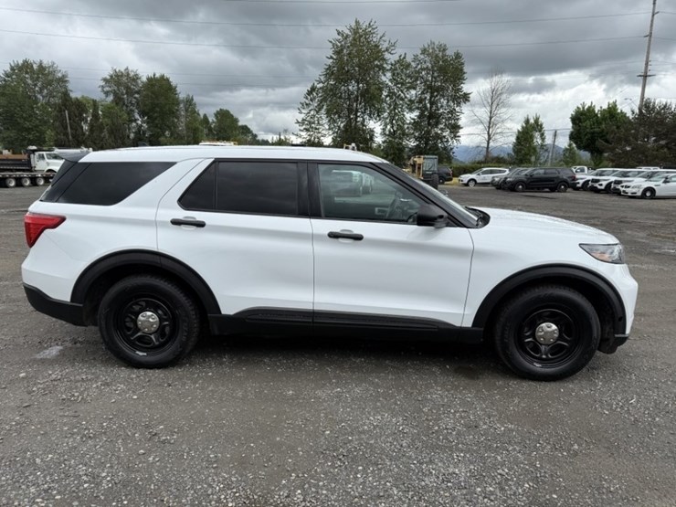 2020-ford-explorer-image-3