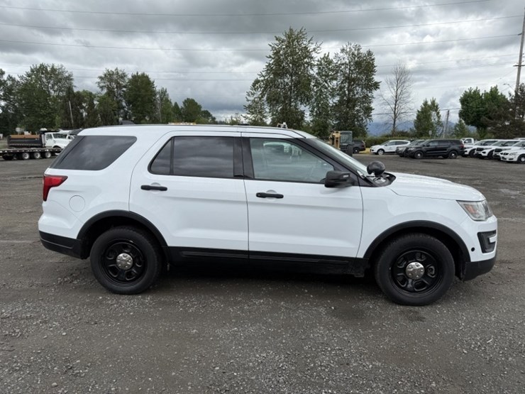 2018-ford-explorer-image-3