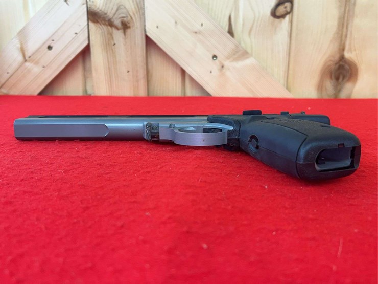smith-&-wesson-model-22s-semi-auto-pistol-.22-lr-image-7