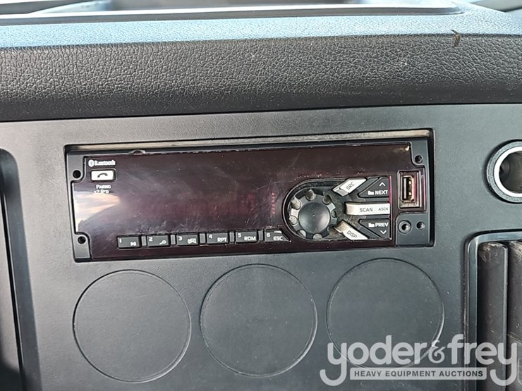 2020-freightliner-cascadia-126-image-39