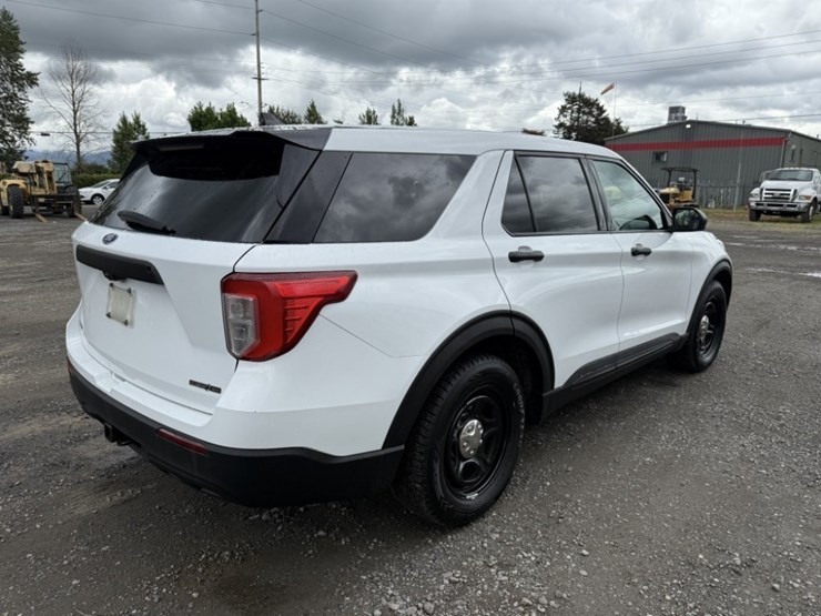 2020-ford-explorer-image-4