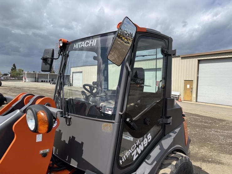 2022-hitachi-zw95-image-21