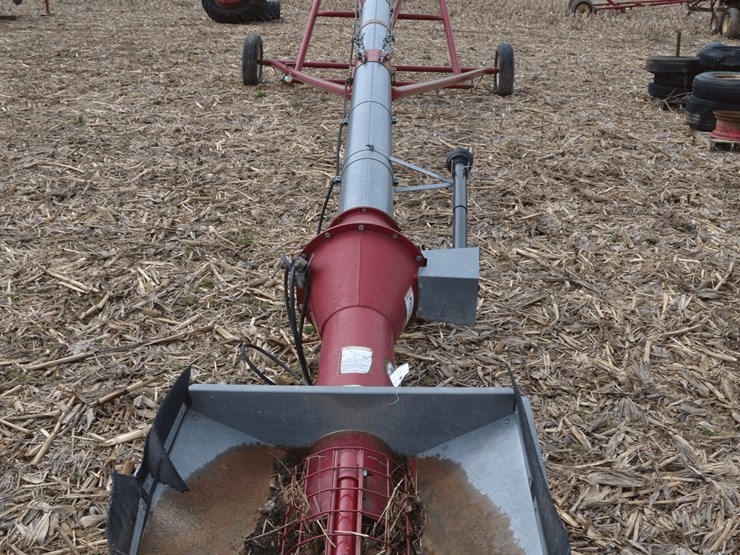 hutchinson-/-mayrath-10-inch-grain-auger-with-transport-image-2