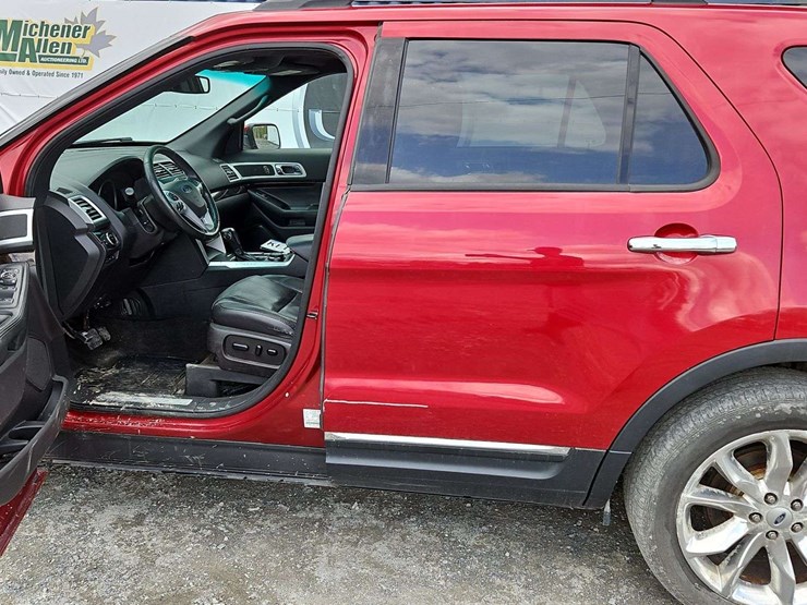 2015-ford-explorer-image-8