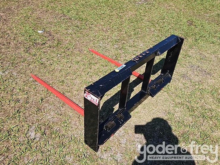 unused-bale-spear-to-suit-skidsteer-image-2