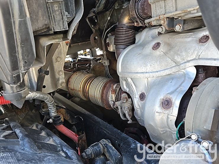 2020-freightliner-cascadia-126-image-32