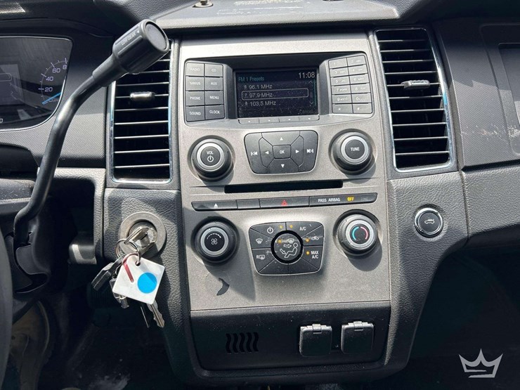 2018-ford-taurus-sedan.-image-17