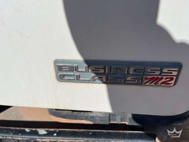 2010-freightliner-m2-106-image-9