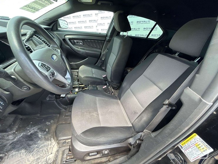 2014-ford-taurus-sedan-image-11