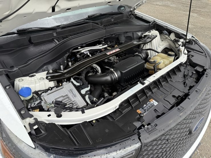 2020-ford-explorer-image-19