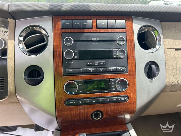2010-ford-expedition-image-17