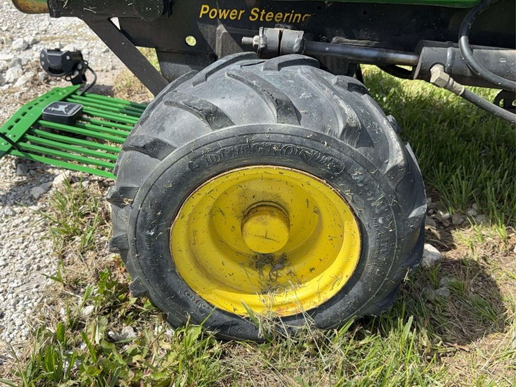 john-deere-322-image-17