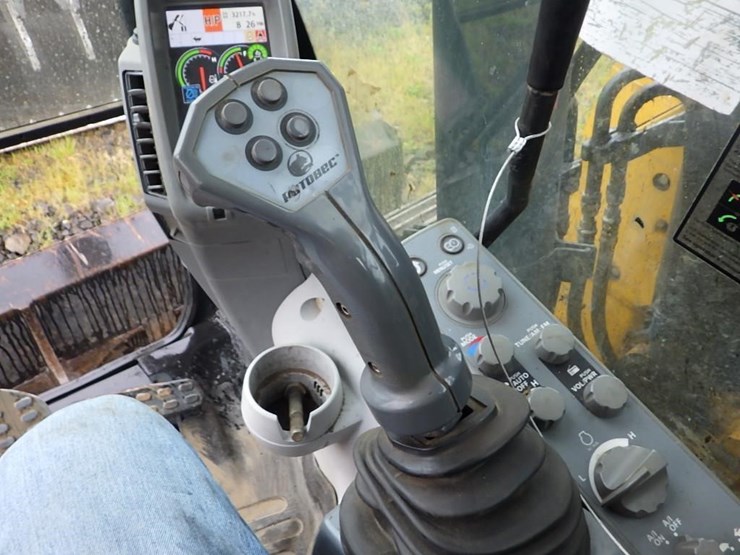deere-135g-image-36
