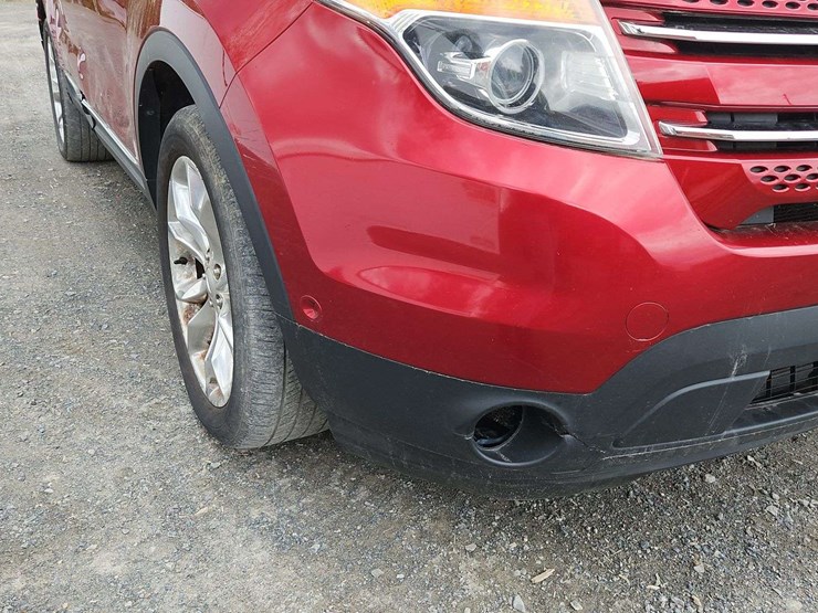 2015-ford-explorer-image-40