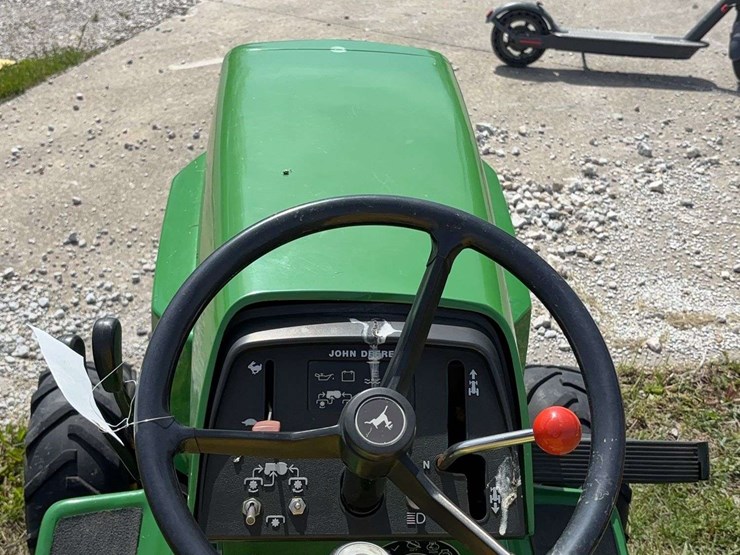 john-deere-322-image-23