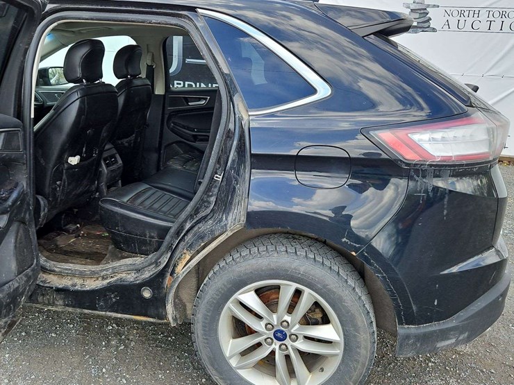 2017-ford-edge-sel-image-11