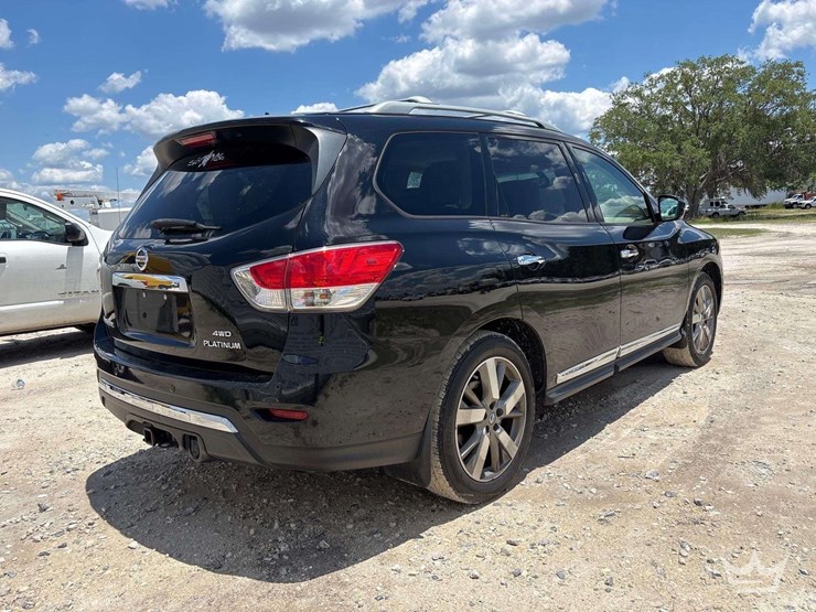 2014-nissan-pathfinder-image-3