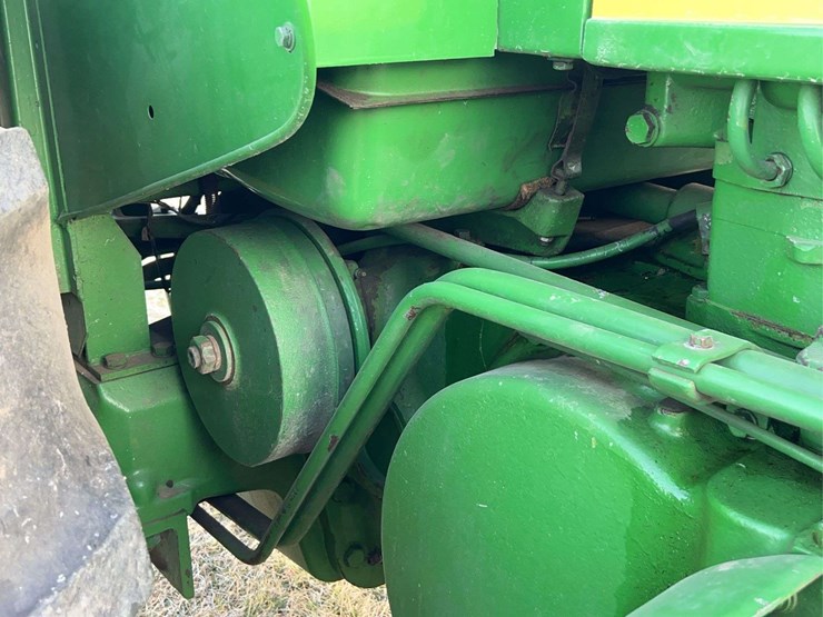 john-deere-820-image-35