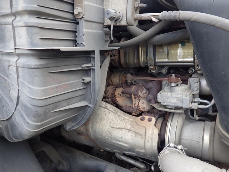 2012-freightliner-cascadia-125-image-32