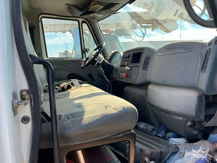 2003-international-durastar-4300-image-23