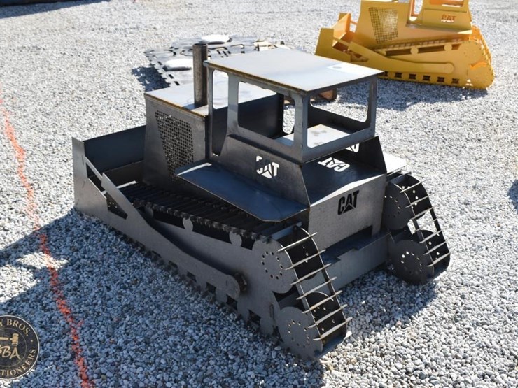 caterpillar-dozer-lawn-ornament-44962-image-2