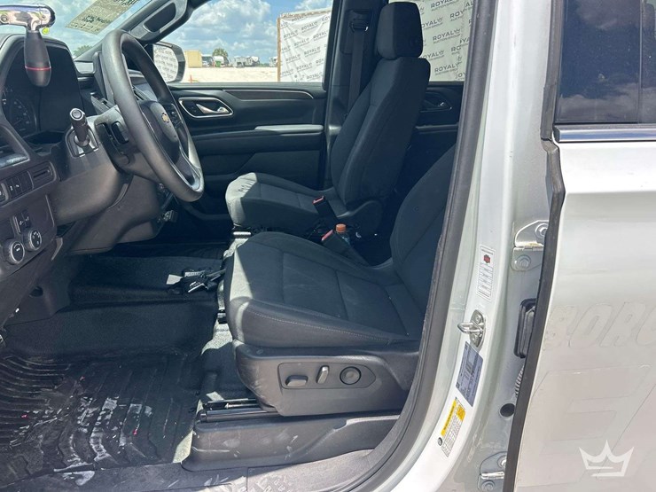 2023-chevrolet-tahoe-image-13