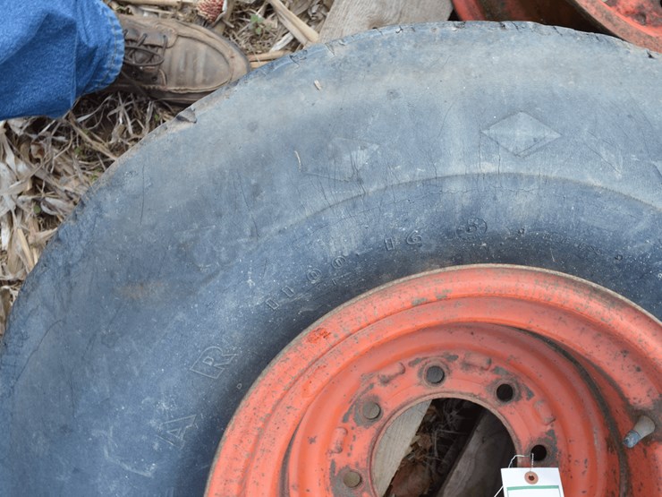 pallet-of-wheels-and-tires-image-3