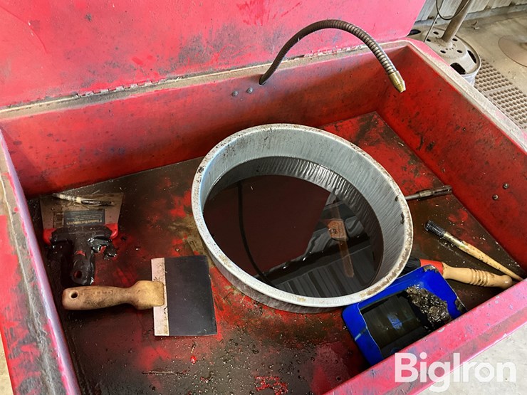 mc-parts-cleaning-table-image-11