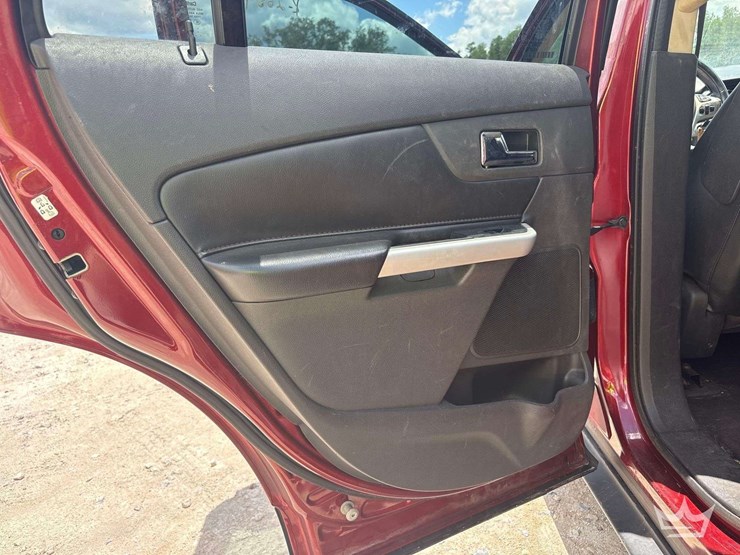 2014-ford-edge-image-17