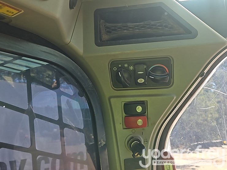 2019-caterpillar-259d-image-27