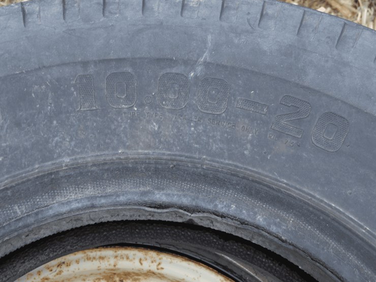 8-bolt-wheel-and-tires-image-3