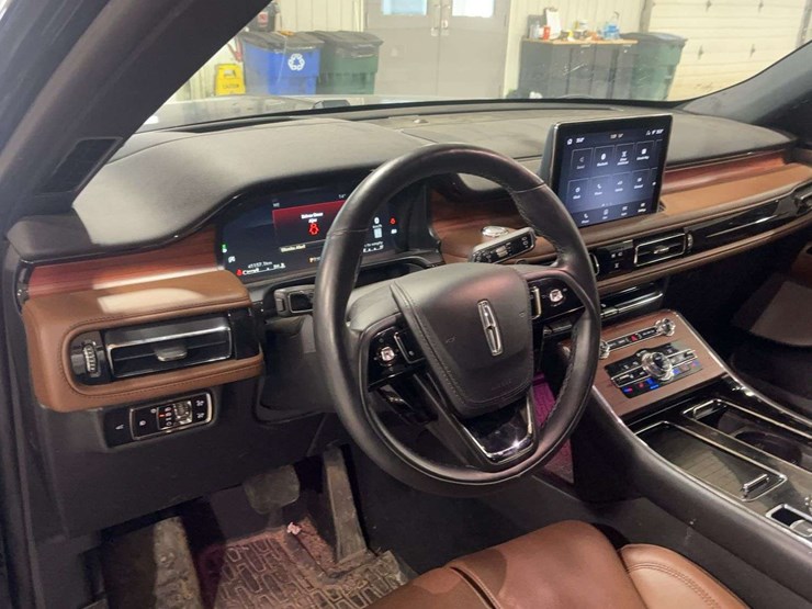 2023-lincoln-aviator-image-16
