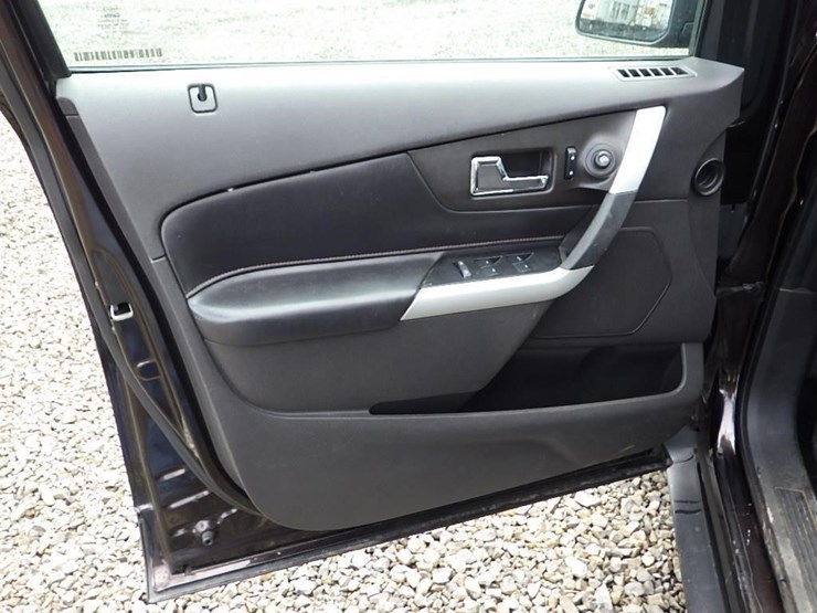 2013-ford-edge-image-25