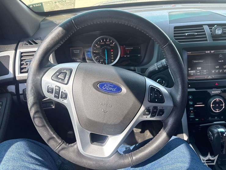 2015-ford-explorer-image-13