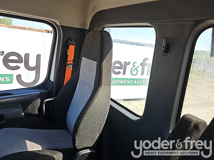 2020-freightliner-cascadia-126-image-36